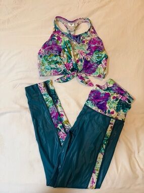 Body Glove Floral Active Top in Purple, Teal, Aqua, White